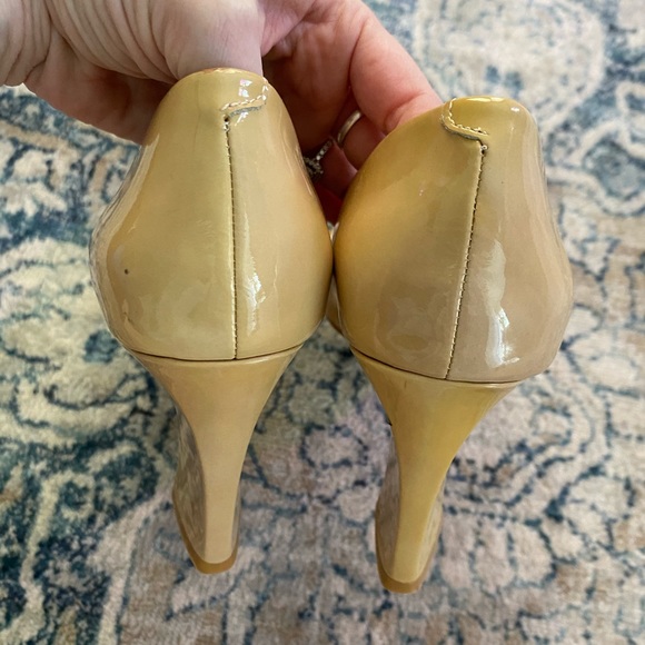 Vince Camuto Tan Heels size 8B - Picture 6 of 14